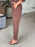 Calça Feminina Madonna Alfaiataria 100% Linho - Cacau Calça Feminina Madonna Alfaiataria 100% Linho - Cacau